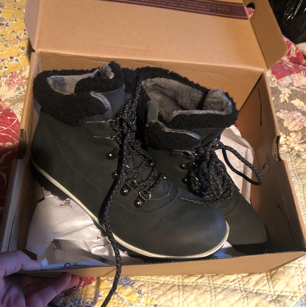 WOMEN'S HIKER BOOTS By JAMBU